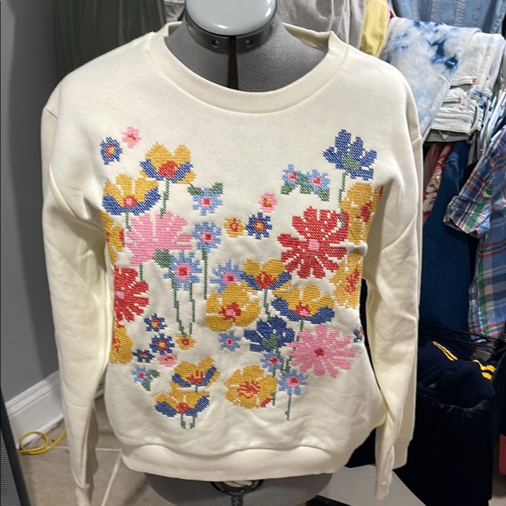 Zara Floral Embroidered Cream Sweatshirt, Sz. Lrg., New without tag